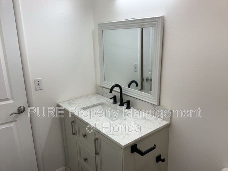 Ocala House: 5714 SE 4th Street