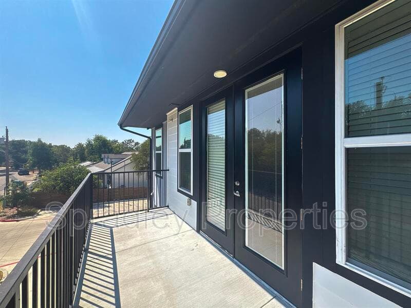 Belton Condo: 710 Shine St, Apt 1302