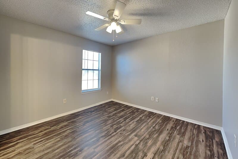 Rowlett House: 6312 Alissa Dr