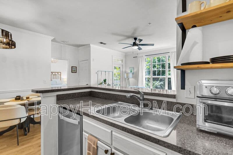 Charleston House: 45 Sycamore Ave