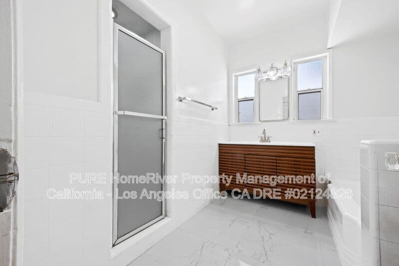 Los Angeles House: 1534 Hayworth Ave