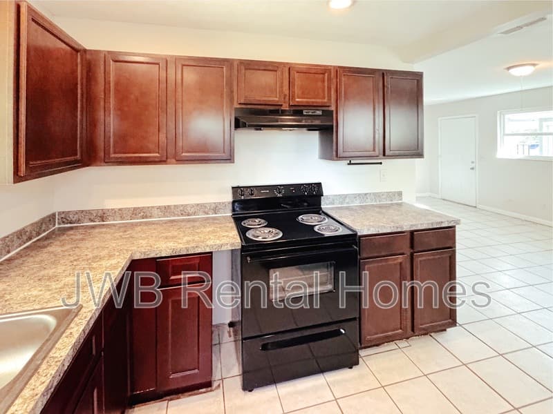 Jacksonville House: 7742 Kershaw Dr S