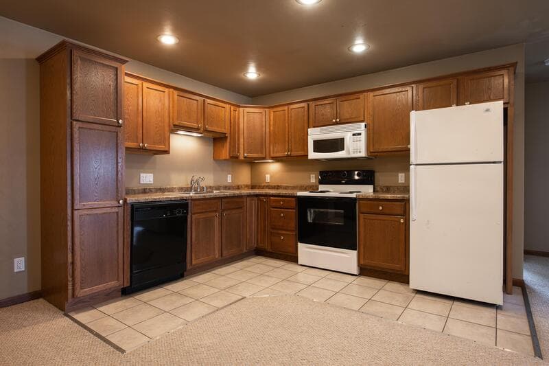 Little Chute Condo: 830 East Elm Drive - 1F