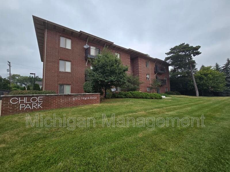 Birmingham Condo: 2727 E Maple Rd