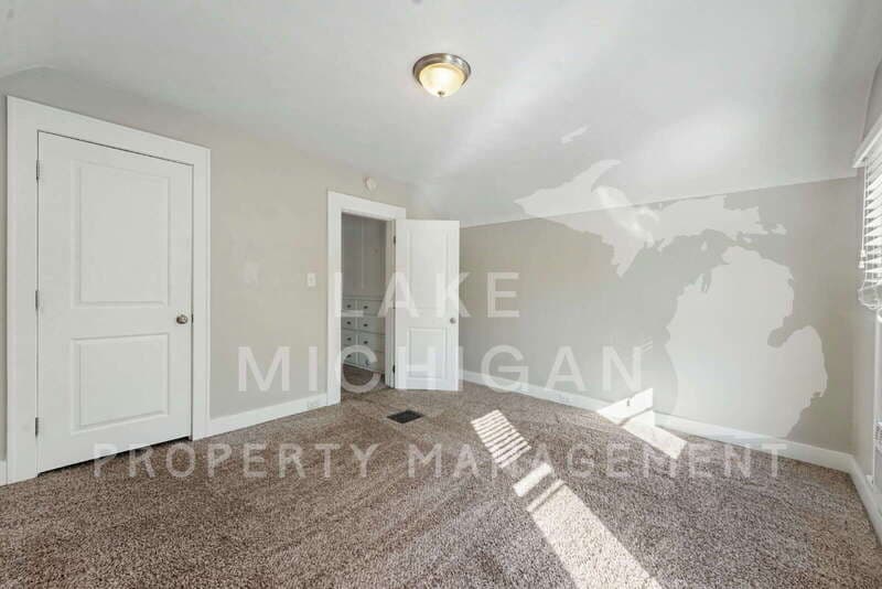 Grand Rapids House: 41 Diamond Ave NE