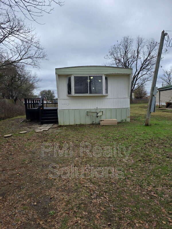 Porter House: 300 NW Elberta St