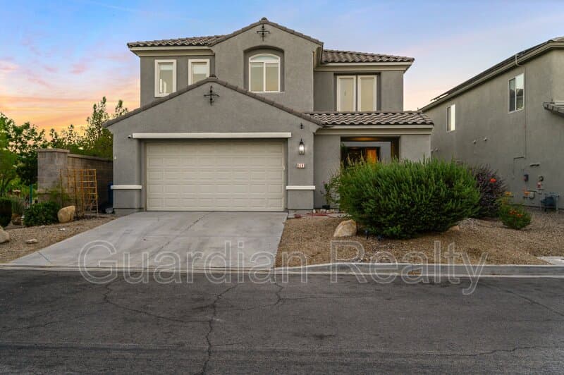 Henderson House: 2485 Sturrock Dr