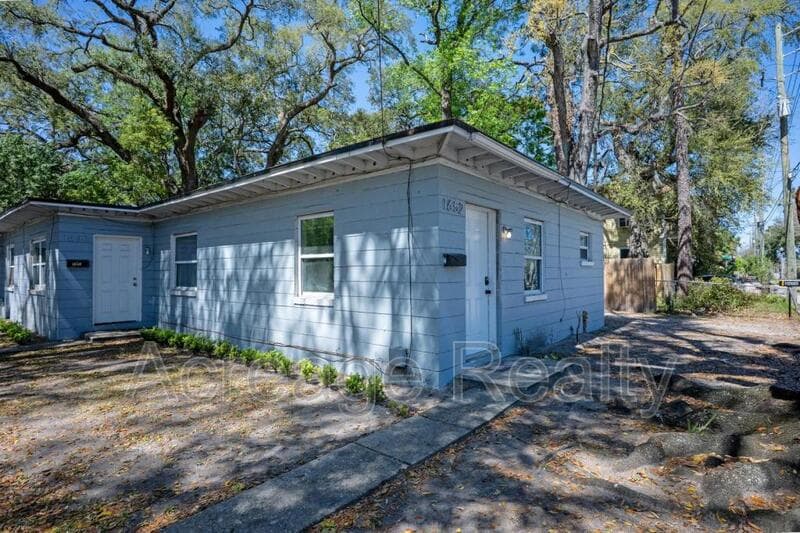 Jacksonville House: 1652 Myrtle Ave N