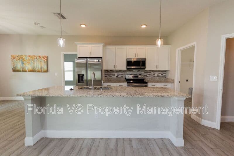 Poinciana House: 217 Fig Ct