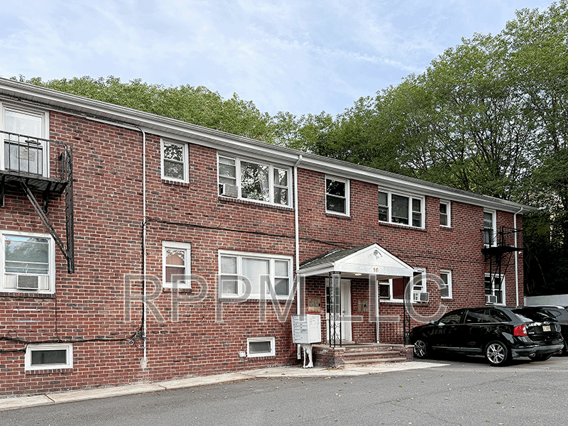 Belleville Condo: 16 Clark Ter #1