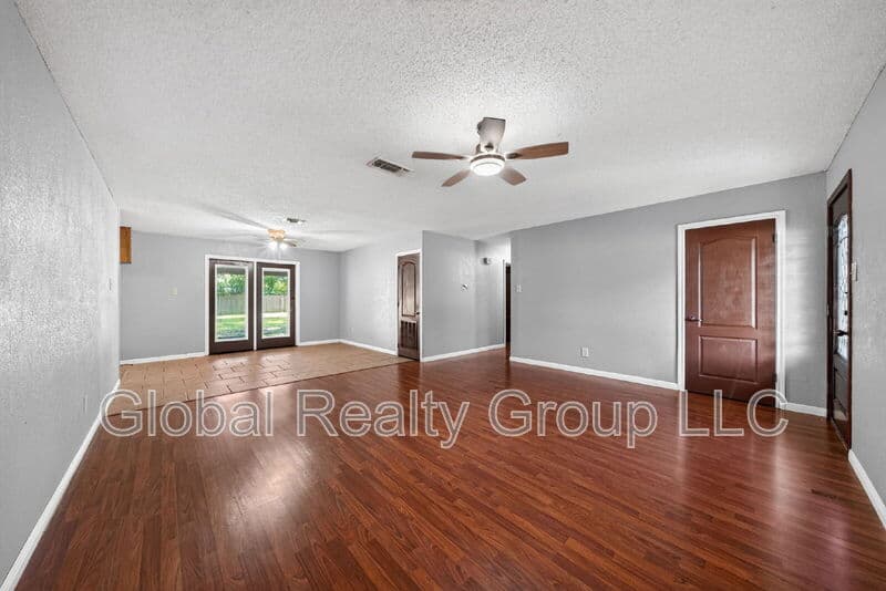 New Braunfels House: 138 Bobolink Dr