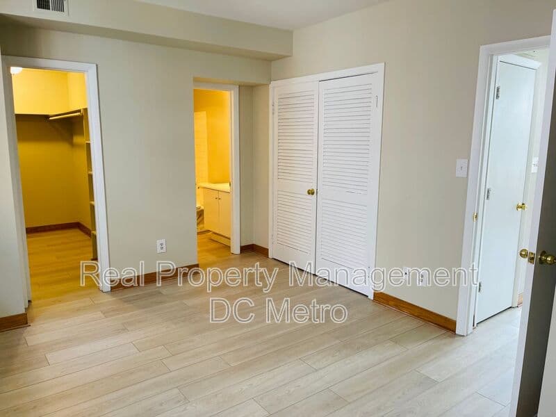 Washington Condo: 3 Washington Circle NW