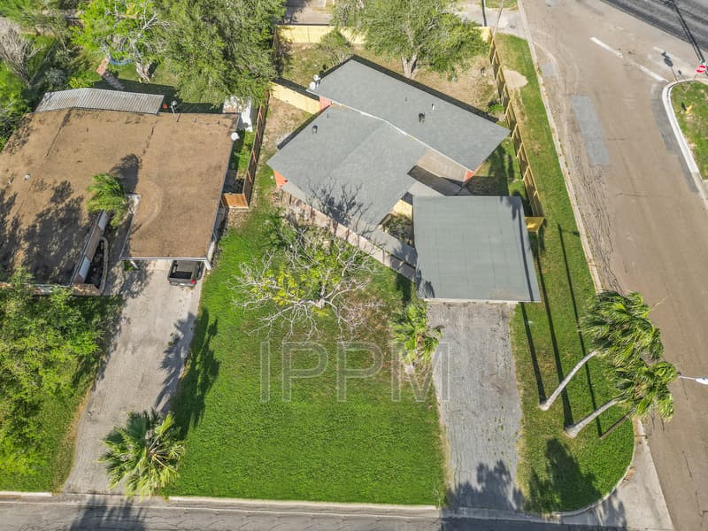 Harlingen House: 1651 Hamilton
