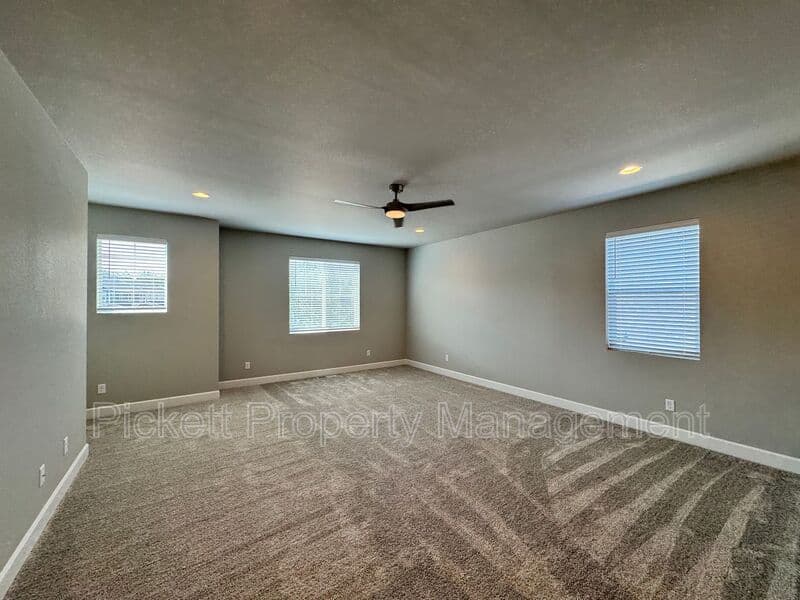 Port Orchard House: 3835 SW Alava Ct
