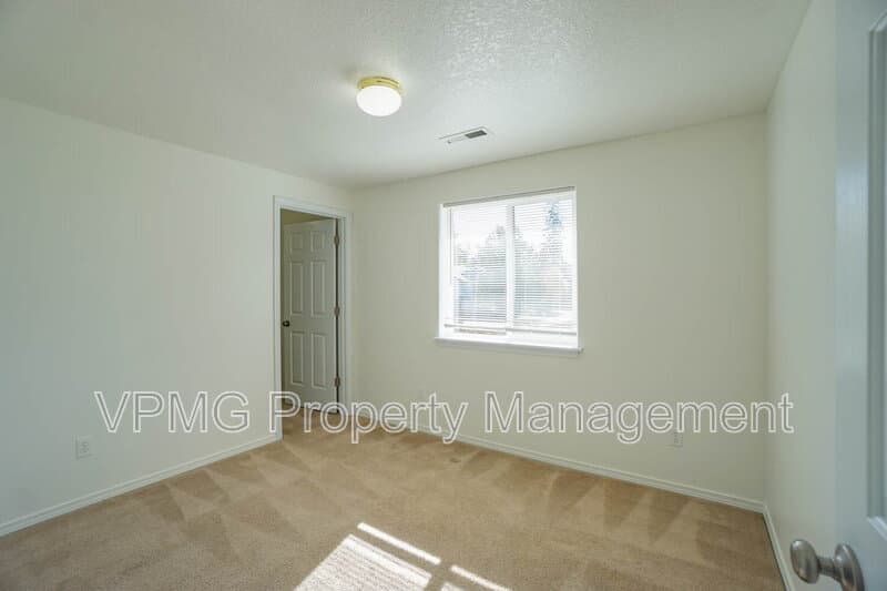 Vancouver House: 6402 NE 139th Ct