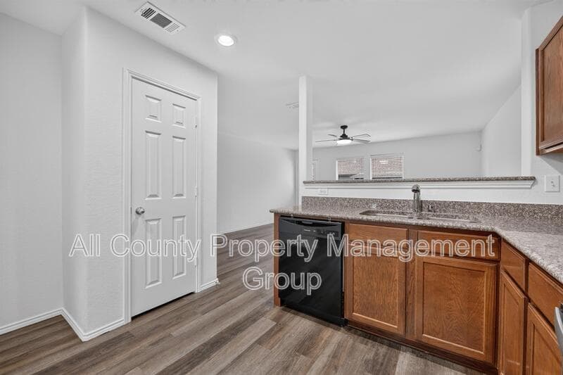 Fort Worth House: 320 Chalkstone Drive