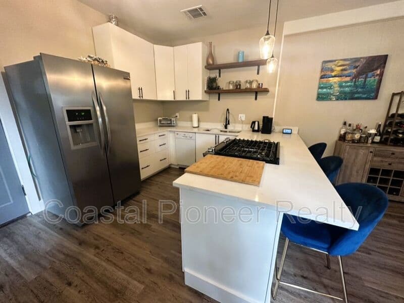 Tampa House: 115 W Plymouth St