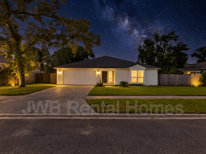 Jacksonville House: 8371 Cross Timbers Dr E