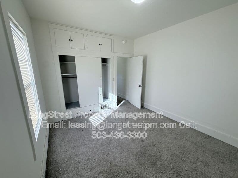 Keizer House: 431 Chemawa Rd N