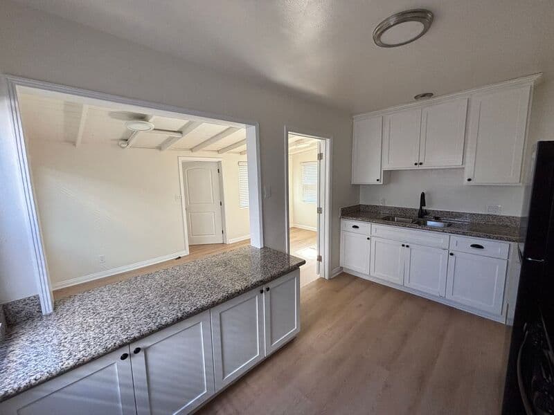 Glendora House: 634-638 E Lemon Ave