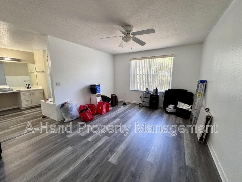 Davenport Condo: 439 Coconut Palm Way