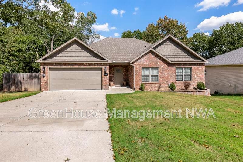 Bella Vista House: 28 Mills Dr