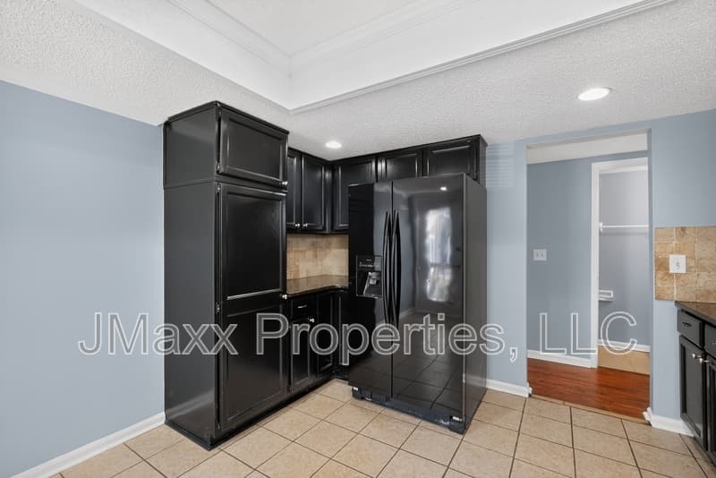 Norcross House: 1024 Wiltshire Way Northwest