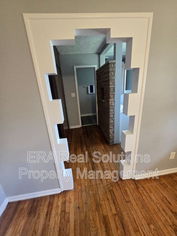 Columbus House: 1494 Selkirk Road