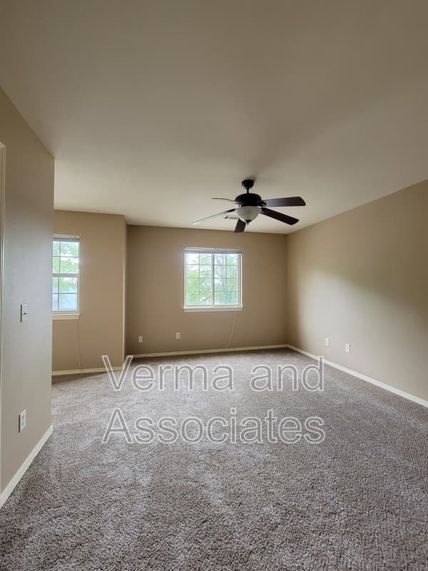 Centerton Townhome: 192 Fair St