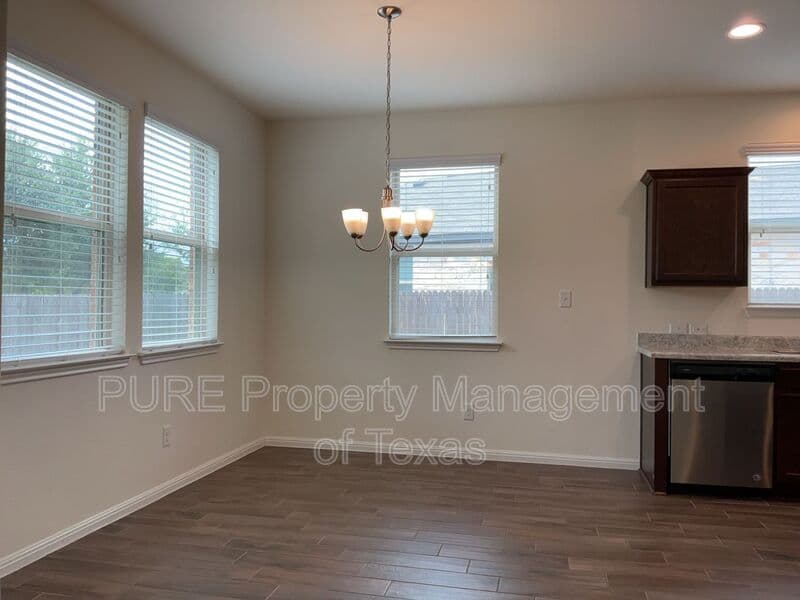 Leander House: 417 Cinnamon Teal