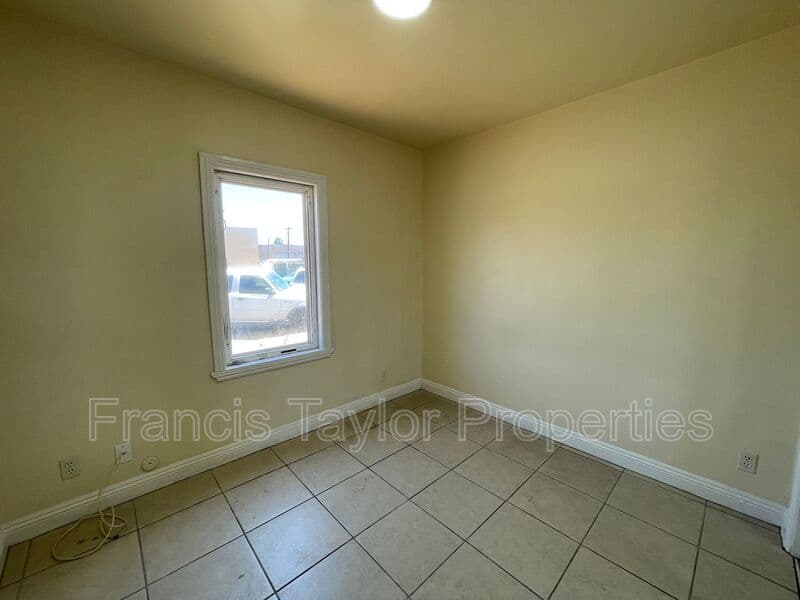 Escondido Condo: 741 S Escondido Blvd