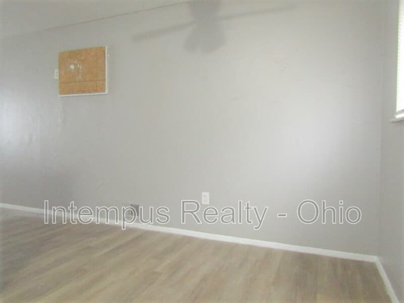 Cincinnati House: 6941 Gracely Dr