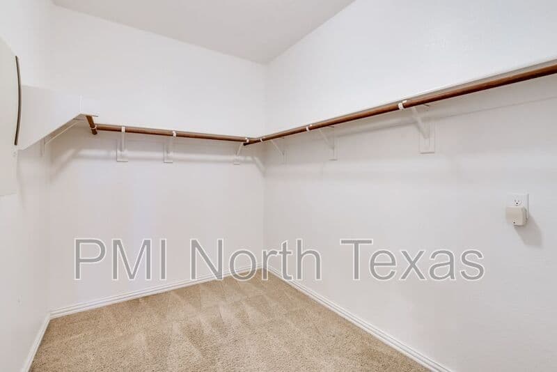 Irving House: 415 San Marcos Dr