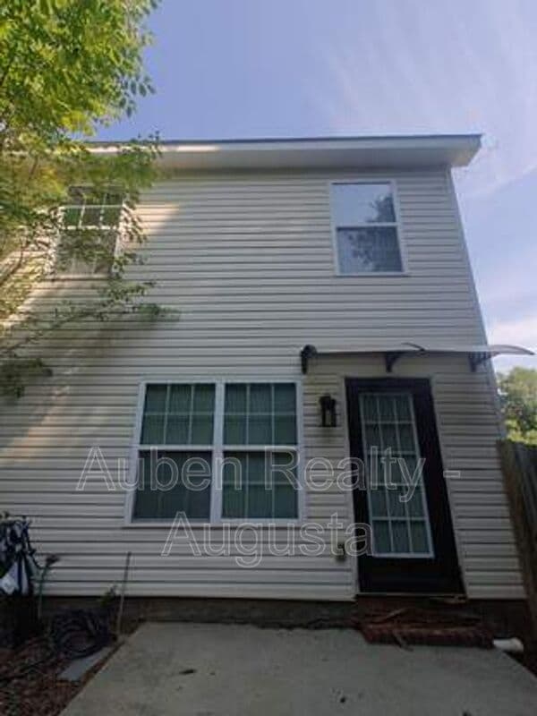 Augusta House: 2078 Reserve Lane