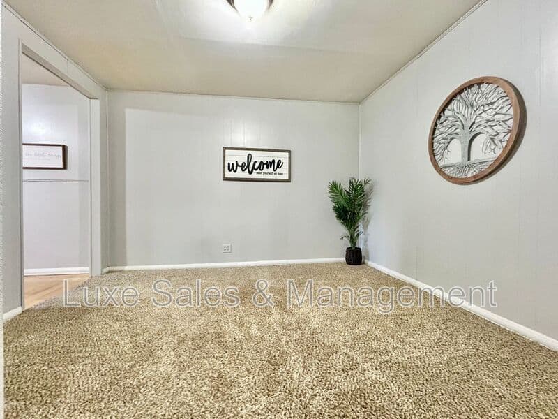 Del City House: 4220 SE 25th St