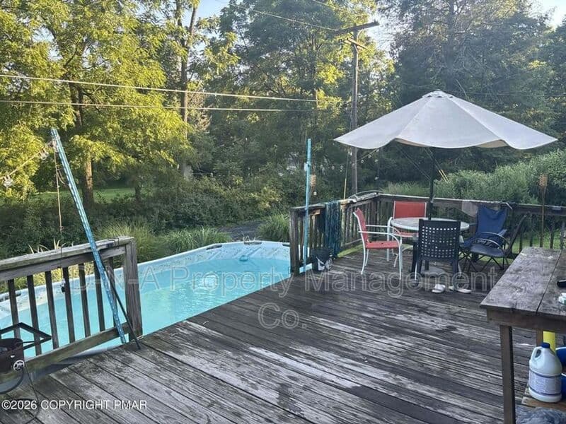 East Stroudsburg House: 135 Little Creek Lane