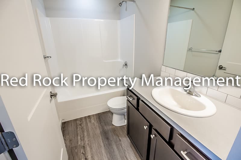 Spokane Valley Condo: 2009 North Flora Road