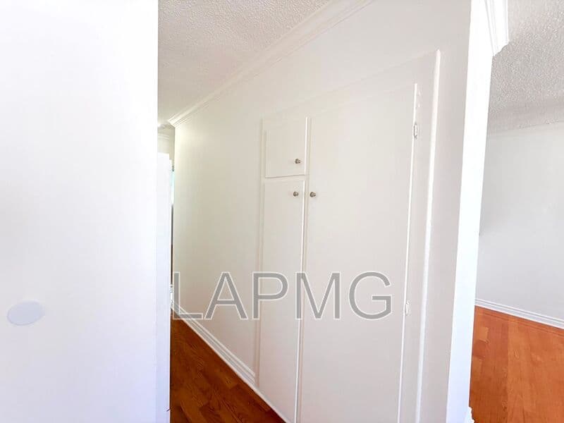 Los Angeles House: 1029 N. Ardmore Avenue
