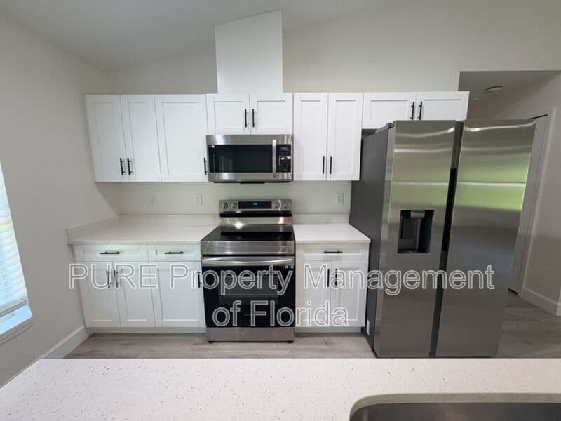 Ocala House: 11165 NW 7th Street