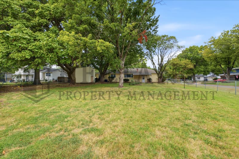 Haysville House: 428 Peach Tree Lane