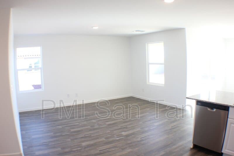Casa Grande House: 1389 East Jaycie Lane