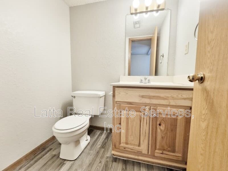 Pleasant Hill Townhome: 2120 Highridge Dr