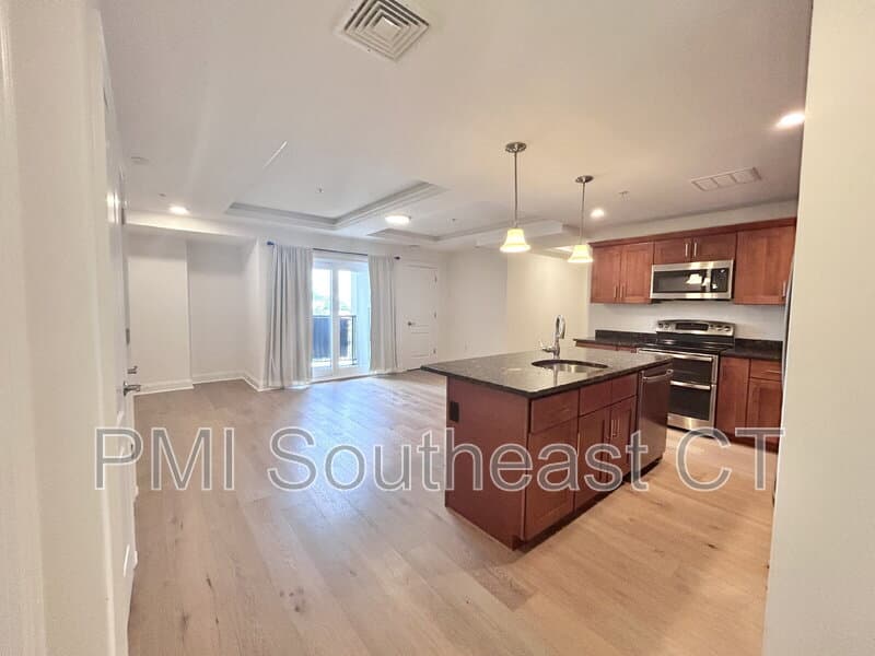New London Condo: 461 Bank Street