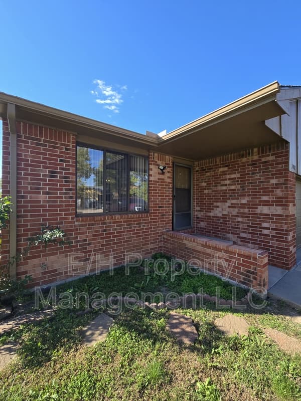 Wichita Condo: 7003 West O'Neil Street