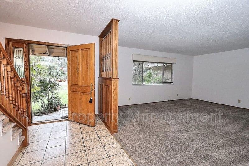 Fair Oaks House: 8520 Emperor Drive