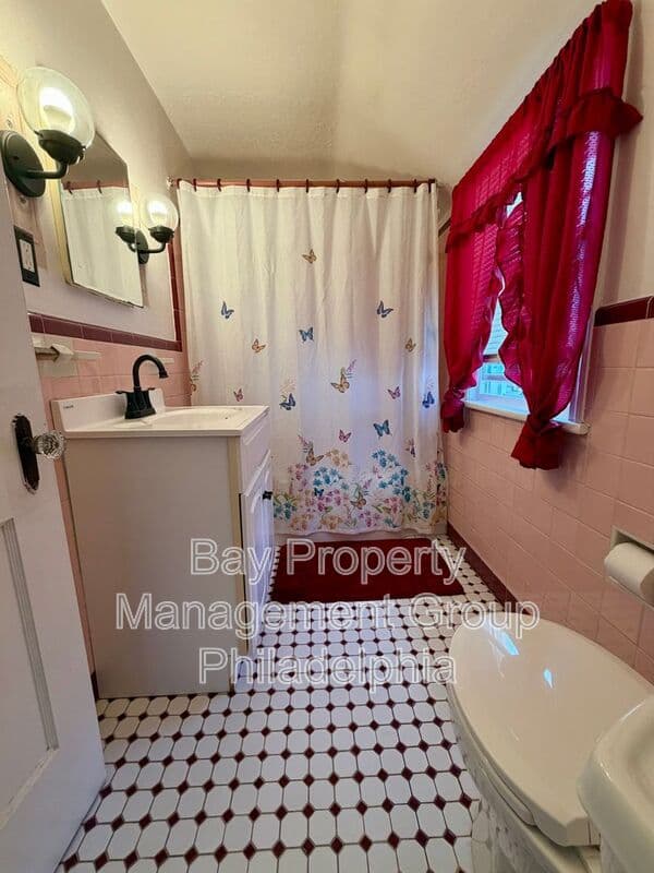 Philadelphia House: 6522 N American St