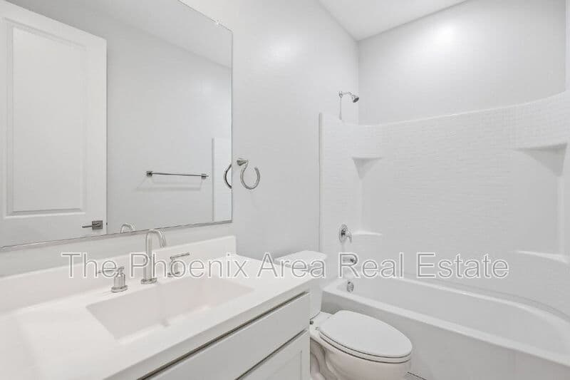 Maricopa House: 35786 W Santa Monica Ave