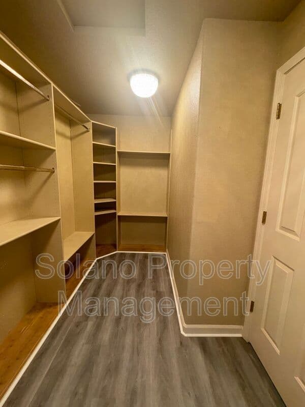 Fairfield House: 3426 Glen Ellen Dr