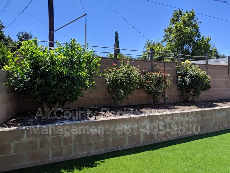 Santa Clarita House: 27254 Walnut Springs