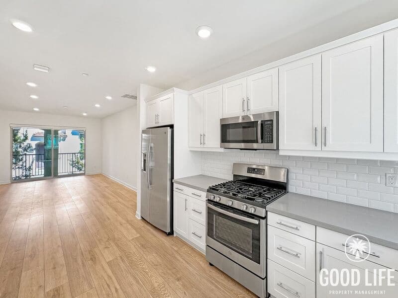 Oceanside Townhome: 4366 Pacifica Way